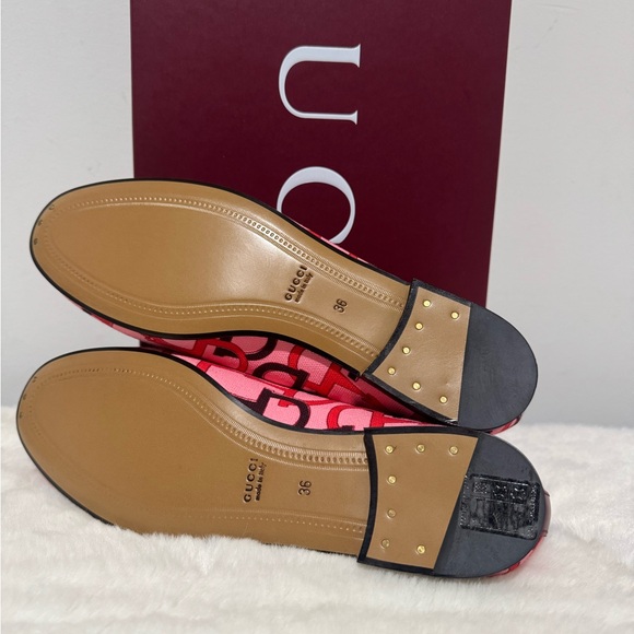 Gucci Pink Patterned Loafers with Gold Accent - Picture 6 of 7
